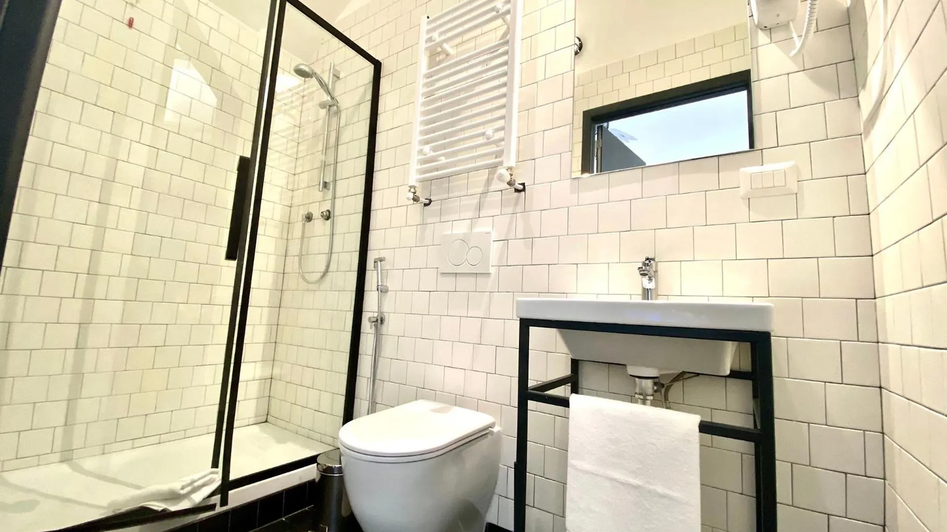 Hostel Yellowsquare Milan Italy